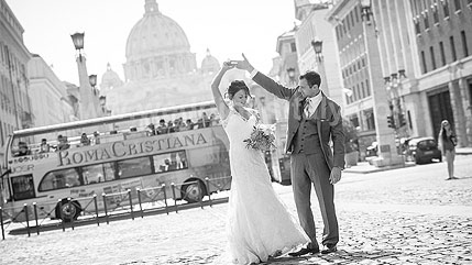Unforgettable Roman wedding and intimate catholic wedding in the Vatican