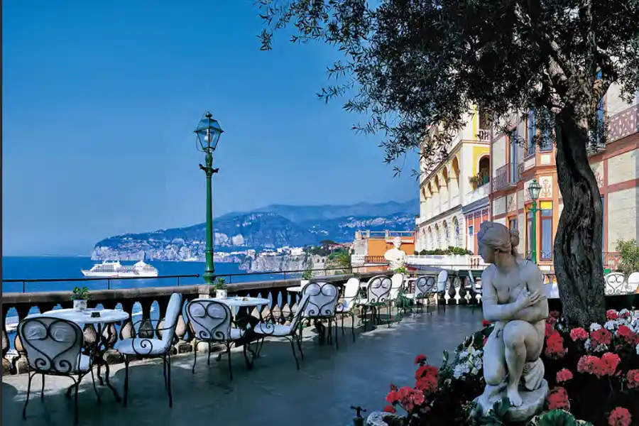Grand Hotel Excelsior Vittoria | Historic Luxury Wedding Venue in Sorrento with Bay of Naples Views