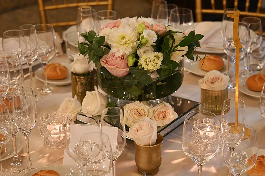 Pearlcore wedding table design with candlelight glass details and soft floral styling