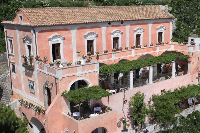 Timeless 17th centuy luxury villa in Positano: our new villa for the perfect Amalfi Coast style wedding.