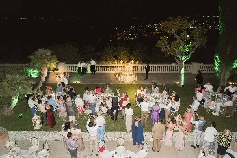 Professional catering teams for weddings in Italy