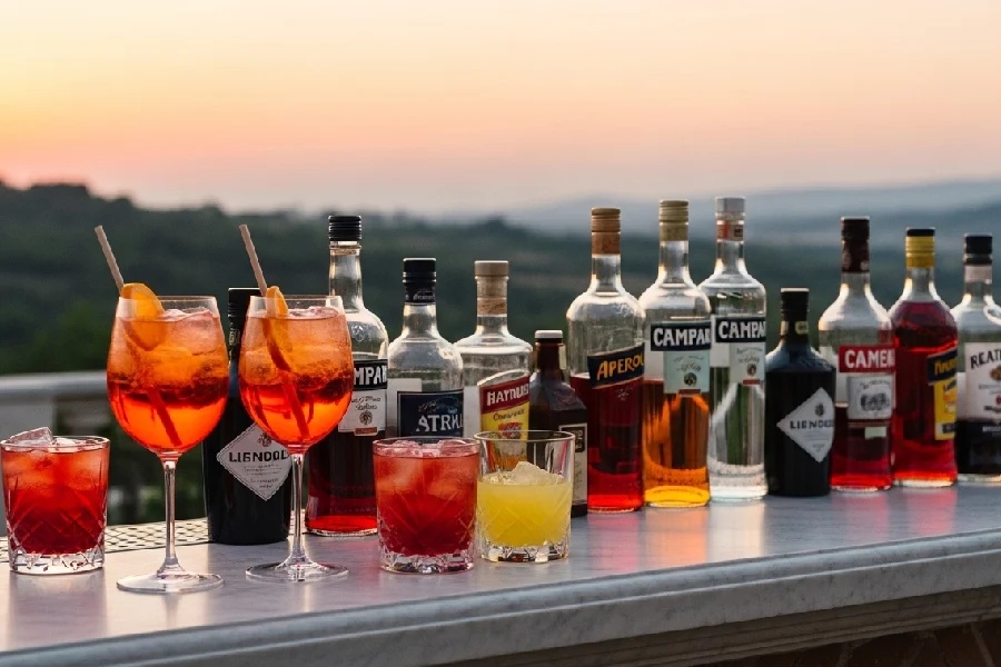 Essential spirits and liqueurs for open bar catering in Italy