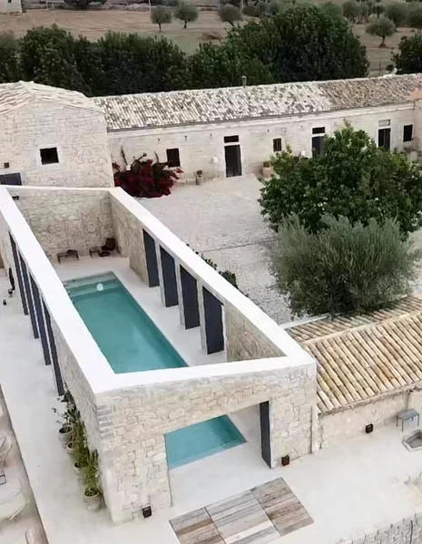 LA CHIUSA COUNTRY HOUSE