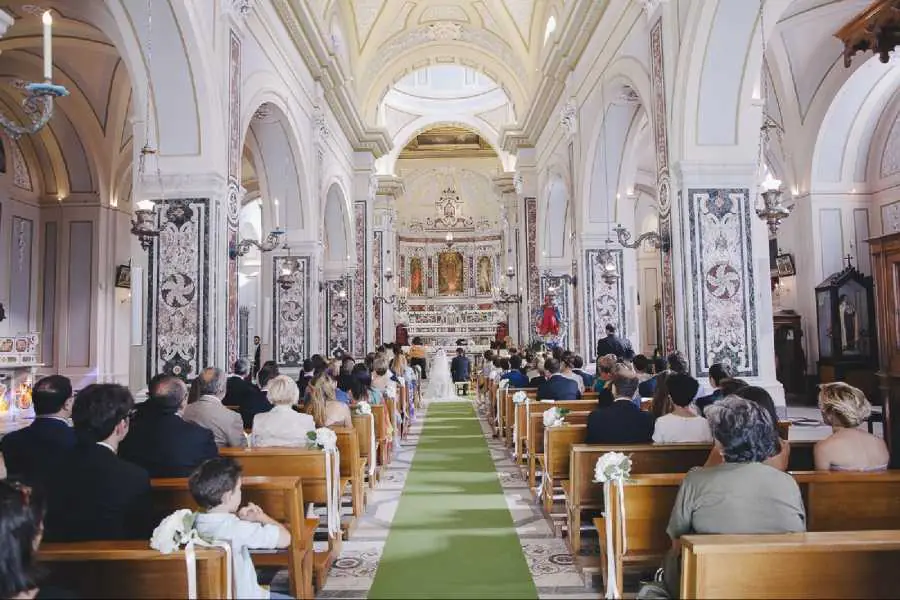 Weddings in Italy organizes legal, catholic and protestant weddings in churches in Italy: Tuscany, Amalfi Coast, Florence, Italian Riviera, Rome, Venice, Vatican City