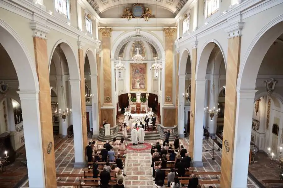 Weddings in Italy organizes legal, catholic and protestant weddings in churches in Italy: Tuscany, Amalfi Coast, Florence, Italian Riviera, Rome, Venice, Vatican City