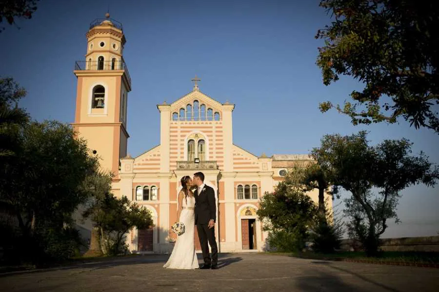 Weddings in Italy organizes legal, catholic and protestant weddings in churches in Italy: Tuscany, Amalfi Coast, Florence, Italian Riviera, Rome, Venice, Vatican City