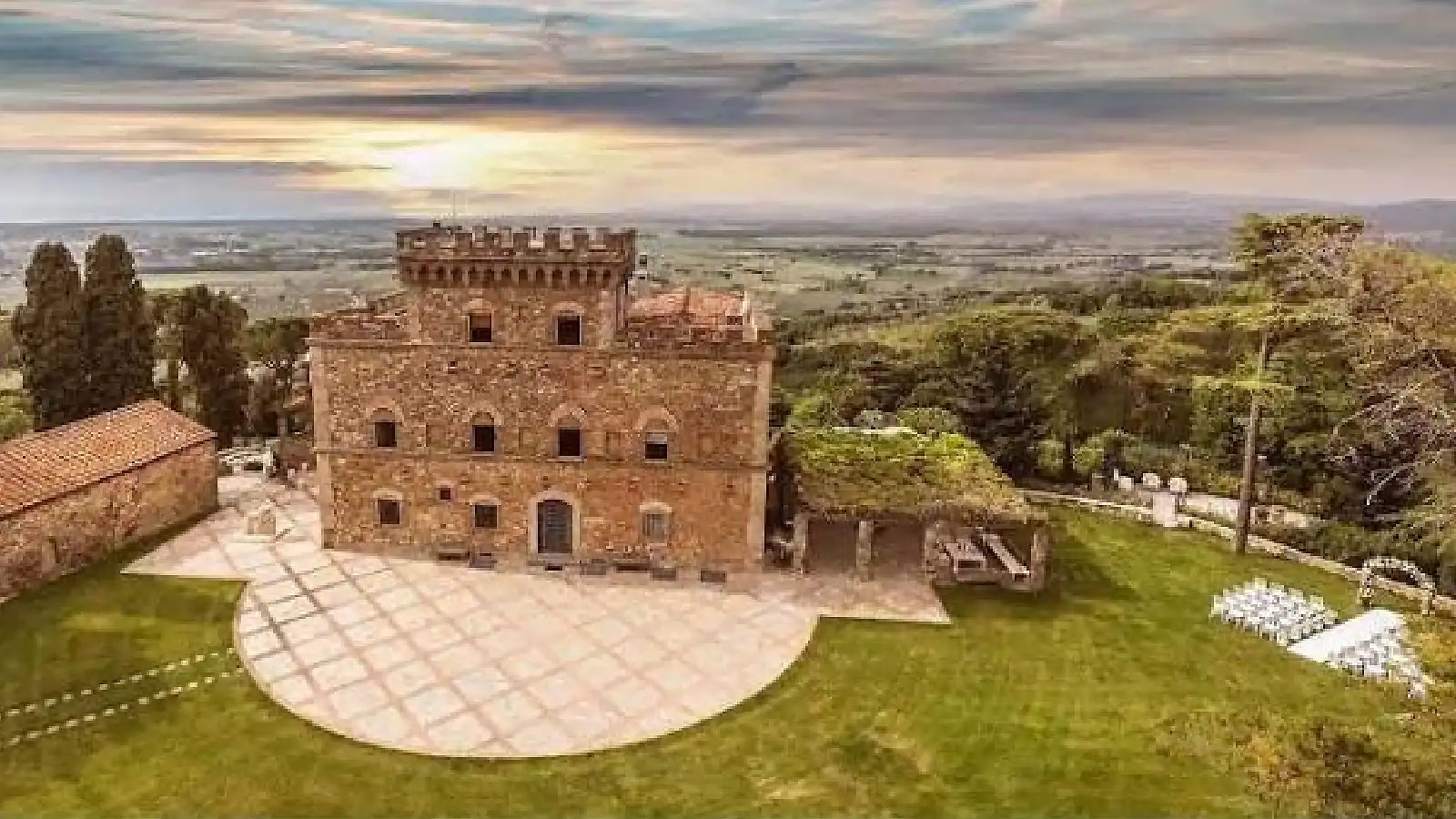 Castello di Segalari wedding in Tuscany